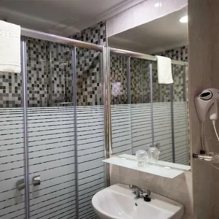 Quino Hotel 2*